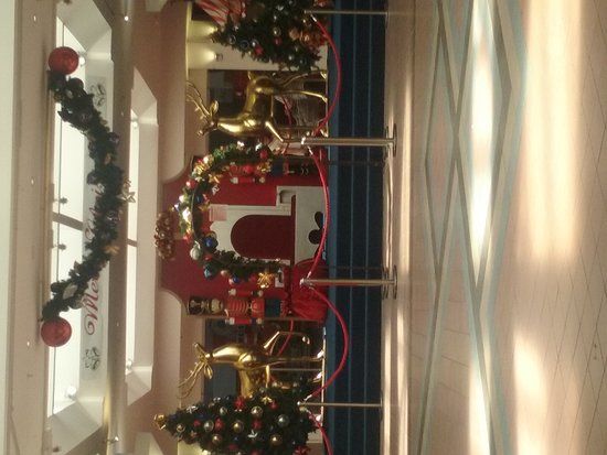 Gladstone Park Shopping Centre